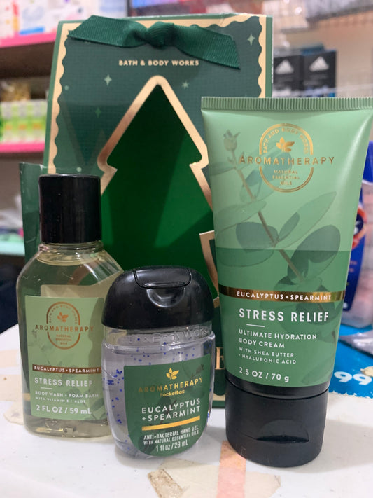 BATH AND BODYWORKS GIFT SETS